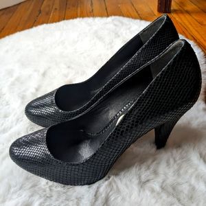 Pour La Victoire snakeskin heels size 7